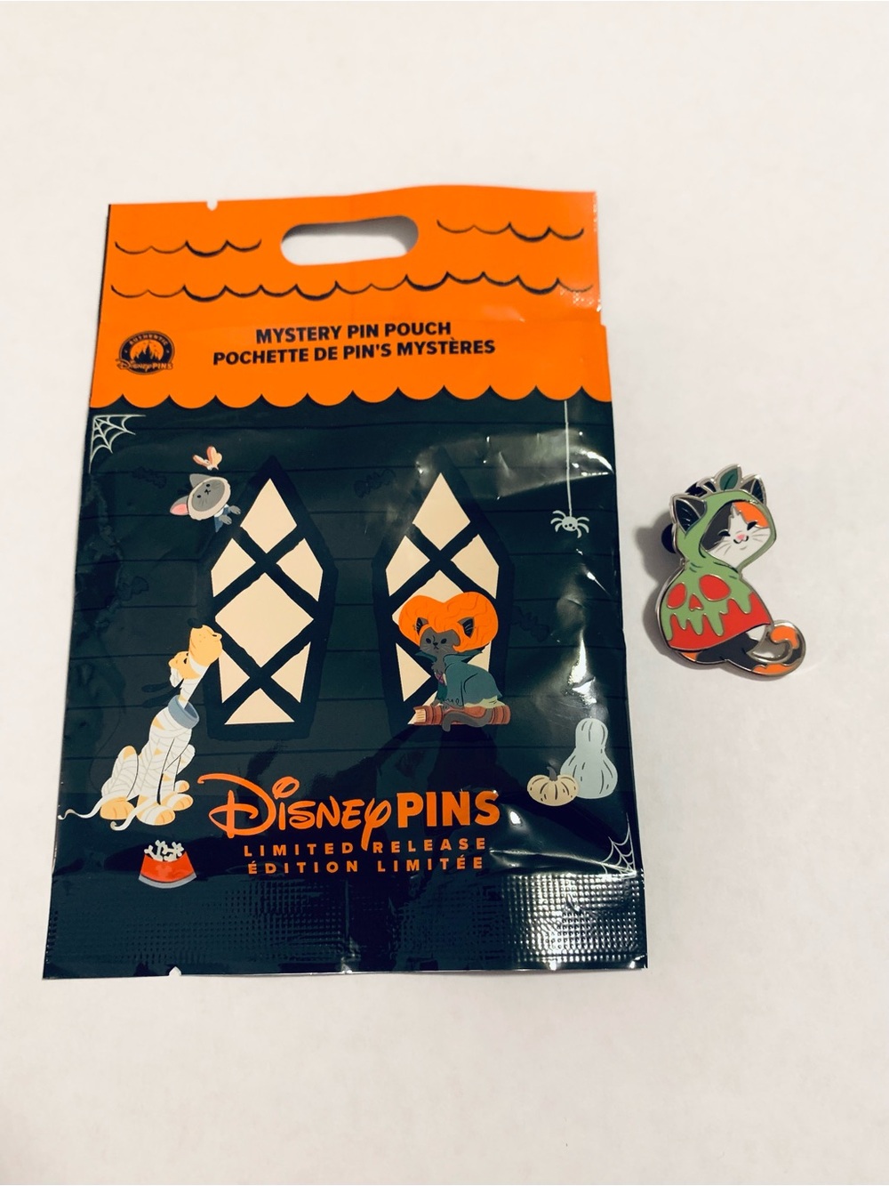 Disney Cats and Dogs Halloween Pins-Poison Apple Cat
